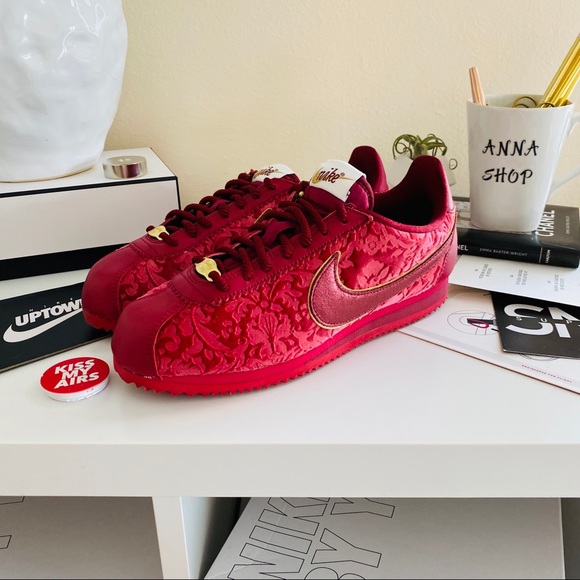 NWT Nike Cortez special edition red - Picture 2 of 9